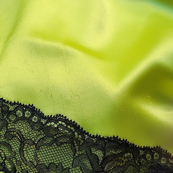 VS yellow and black slip 💛🖤 - Picture 7 of 7